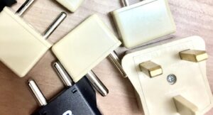 東南アジアで使われるプラグの形状