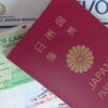 日本のパスポートと、カンボジアのビザ、インドネシアの到着ビザ（VOA）に関する書類
